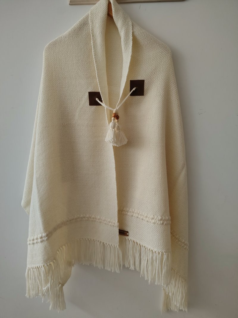 Ponchos tejidos en telar Alumine artesanales